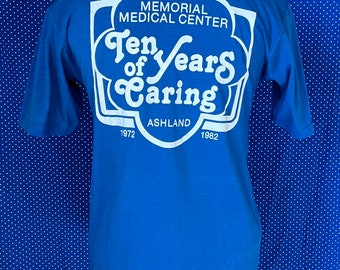 Vintage 1982 WI hospital t-shirt with the best font on it, small-medium