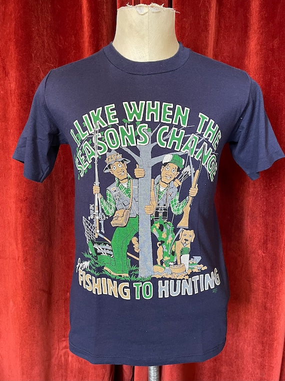 Cute vintage 1980’s hunting and fishing seasons t-