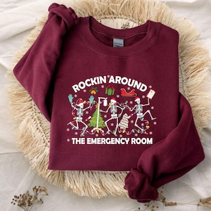 Sudadera navideña para enfermera de urgencias, camiseta para enfermera de urgencias, esqueleto rockero, camiseta para técnico de urgencias, departamento de urgencias, regalo de Navidad para enfermera imagen 1
