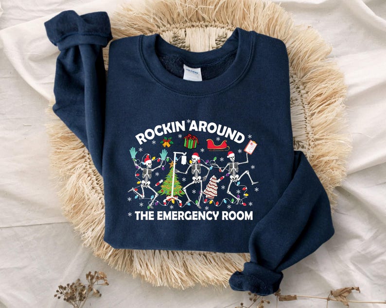 Sudadera navideña para enfermera de urgencias, camiseta para enfermera de urgencias, esqueleto rockero, camiseta para técnico de urgencias, departamento de urgencias, regalo de Navidad para enfermera imagen 3