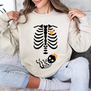 Skeleton Halloween Maternity Sweatshirt, Funny Pregnancy Announcement Shirt 2025, Pregnant Women Costume, Fall New Mom Sweater, Mommy to Be