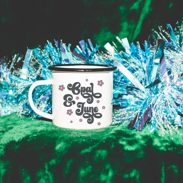 Maquette de tasse de camping pour Noël : photo colorée de tasse de camp en émail de 12 onces, maquette colorée et mignonne avec des paillettes tendance et des guirlandes