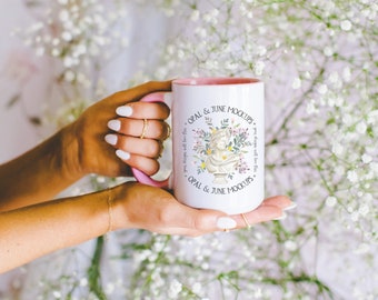 Maqueta de taza floral de 15 oz: Taza de café con asa rosa (PNG)