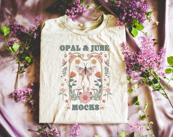 Maquete de camisa de areia: foto de camiseta Gildan 5000 dobrada de areia | Maquete estética Cottagecore com flores para o verão, maquete floral literária