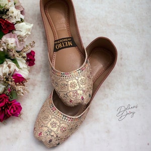 Embroidered Gold Jutti/ Khussas | Ladies Pakistani Indian Khussa Sandal | Handmade Thread Work Punjabi Jutti |Flat shoes |