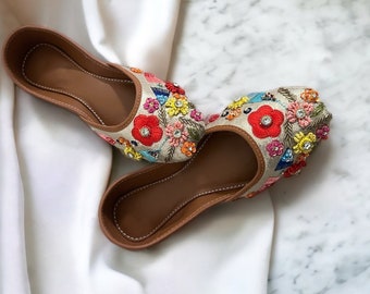 Gold Embroidered Khussa/Juttis/Ladies handmade Pakistani Indian Khussa Sandal | Handmade Thread Work Punjabi Jutti | Women wedding shoes |