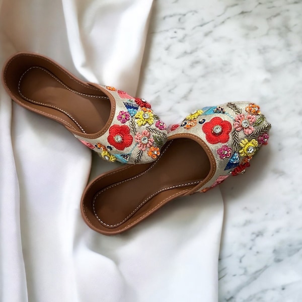 Gold Embroidered Khussa Jutti: Handmade Indian Wedding Shoes