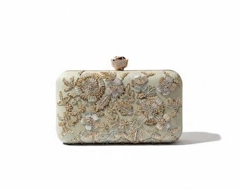 Bolso de mano artesanal verde salvia / Trabajo de zardozi bicolor