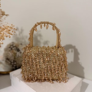 Borsa con manico superiore in oro: mini pochette dorata fatta a mano