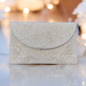 Cartera de novia plateada / Cartera hecha a mano / Cartera de pulsera / Cartera para el día de la boda / Cartera de mano en color blanco roto adornada con cristales