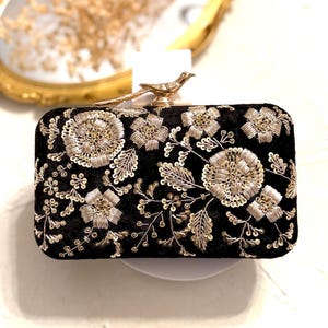 Cartera de mano negra con estilo / Cartera de mano de trabajo Zardosi / Bolso de noche / Monedero negro / Cartera de mano negra única / Idea de regalo única / Regalo para ella
