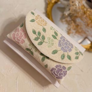 ビーズ付きフローラルクラッチ | アイボリーバケーションバッグ | フローラルイブニングエンベロープクラッチ | リストレット | 彼女へのギフト | イブニングバッグ | 花嫁へのギフト