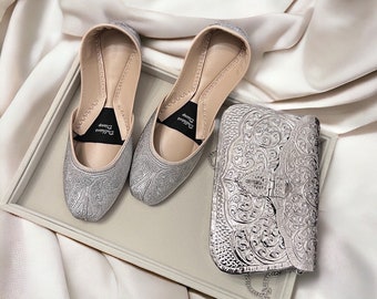 Argent sérénité | Khussas/Juttis en argent faits main | Jutti punjabi | Chaussures de mariage pour femmes | Chaussures de soirée | Cadeau pour elle | mocassins pour femmes