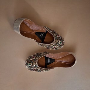 ToastedTwinkle | Multcolor Bridal Kundan Khussa Jutti | Pakistani Indian handmade shoes | Bridal shoes | Gift for her