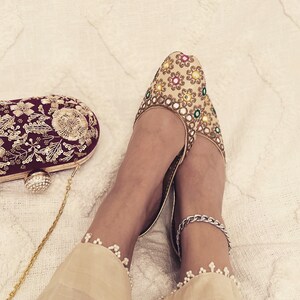 Kundan khussa shop stylo