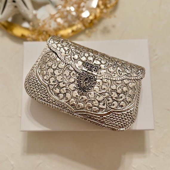 Sac à Main Vintage HL USA Argent Satiné - Fermoir En Cristal, Chaîne, Pochette Intégrée, Occasion