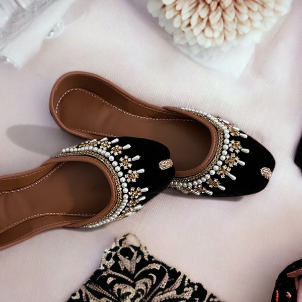 Black Velvet Jutti / Khussa / Ladies Pakistani Indian Khussa Sandal | Black Khussa Shoes |Mojari Jutti