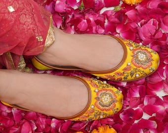 Embroidered Khussa Juttis: Haldi Henna Party Wedding Shoes