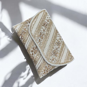 Cartera de novia color marfil / Cartera para el día de la boda / Cartera de pulsera / Monedero de novia / Cartera de mano en color blanco roto con cristales / Regalo para ella / Cartera de mano con cuentas