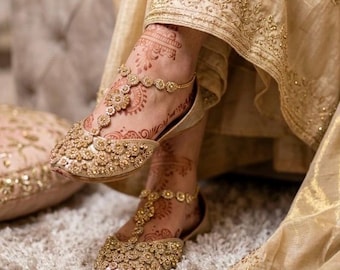 Handmade Bridal Kundan Khussa with Anklet: Customizable Wedding Shoes