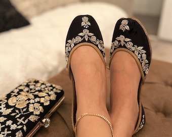Valvet noir Khussas/Juttis | Zardozi Work Jutti punjabi | Chaussures de mariage pour femmes | Chaussures de soirée