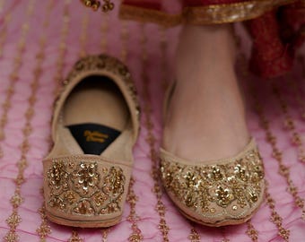 Handmade Bridal Khussa: Gold Embroidered Wedding Jutti