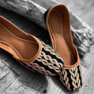 Black Velvet Jutti / Khussa / Ladies Pakistani Indian Khussa Sandal | Black Khussa Shoes |Mojari Jutti