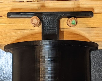Soporte colgante para bridas - Estilo 'T' - 1 color (sin pintar) - Portátil - Se cuelga entre barrotes en las puertas o paredes de los establos.