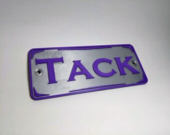 Placa identificativa para puesto - Rectangular - Para atornillar o colgar - Multicolor - Una o dos líneas - Logotipo