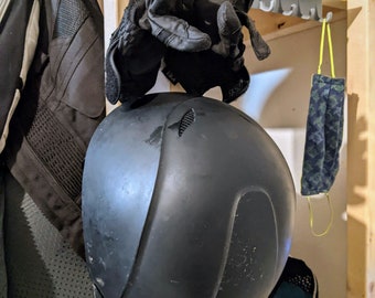 Soporte para casco y guantes - Montaje en pared - Ventilación para guantes