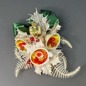 Vintage Christmas corsage.