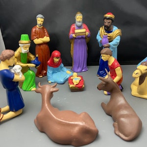 Nativity figurines / 11 Nativity figurines, hand painted.