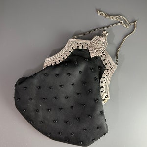 Vintage beaded silk chain purse.