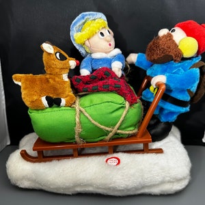 Vintage DAMAGED NON WORKING Rudolph n sleigh with Yukon and Hermey.