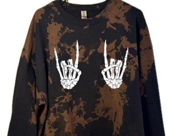 Sudadera con manos de esqueleto lavadas con ácido: suéter rockero de Halloween