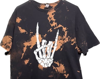 Koszulka z wybielonym szkieletem i dłonią rockera: Koszulka koncertowa Acid Wash