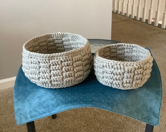 Set of 2 crochet baskets