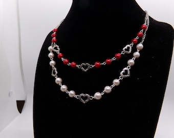 Halsband med glaspärlor och hjärtformad kedja - Röd pärla, Vit pärla, Alla hjärtans dag, Presenter till hjärtat, Silverhjärta