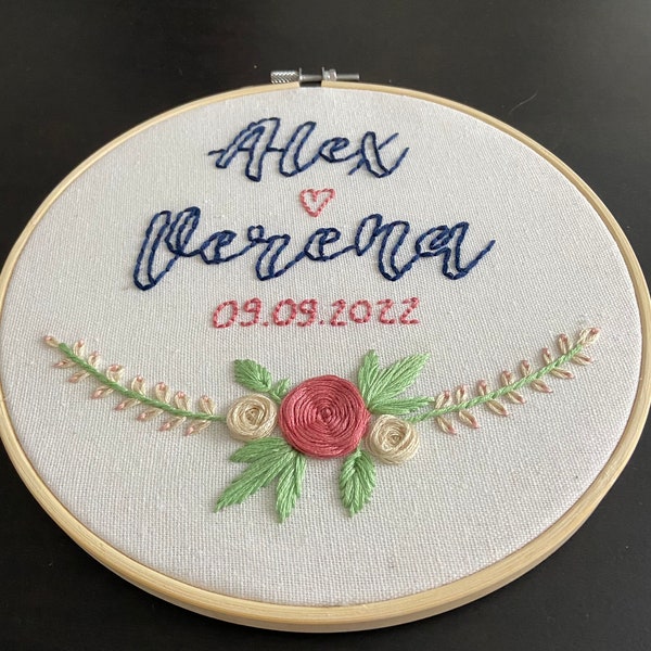 Hochzeits Stickrahmen 20cm | Individuelles Hochzeitsgeschenk | Personalisiertes Ringkissen | Blumen Hochzeit | Wildblumen Stickrahmen