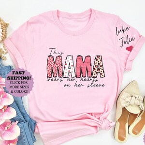 Personalisiertes Mom Shirt mit Kinder Namen - &#39;Mama Heart Sleeve&#39; Tee