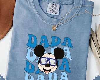 Comfort Colors® Disney Micky Maus Dada Shirt, Vatertag Shirt, Retro Dada Shirt, Disney Geburtstag Papa Shirt, Disney Familien Urlaub T-Shirt