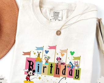 Comfort Colors® Mickey And Friends födelsedagsskjorta med rund hals