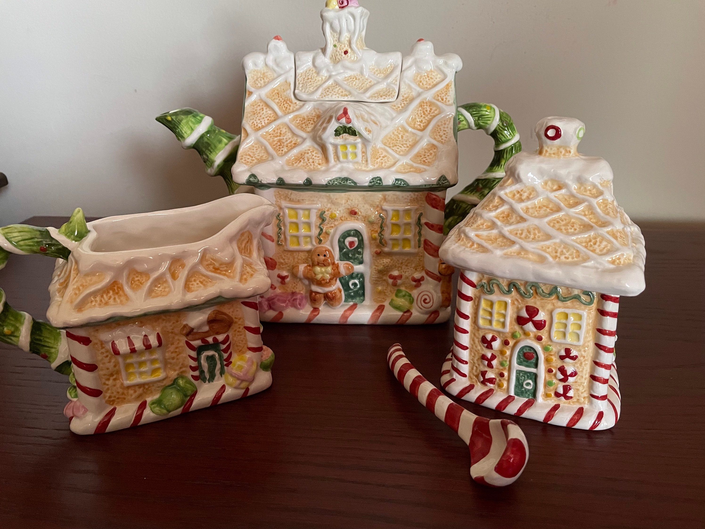 Jumbo Gingerbread House Holiday Baking Cups 40ct - Stesha Party