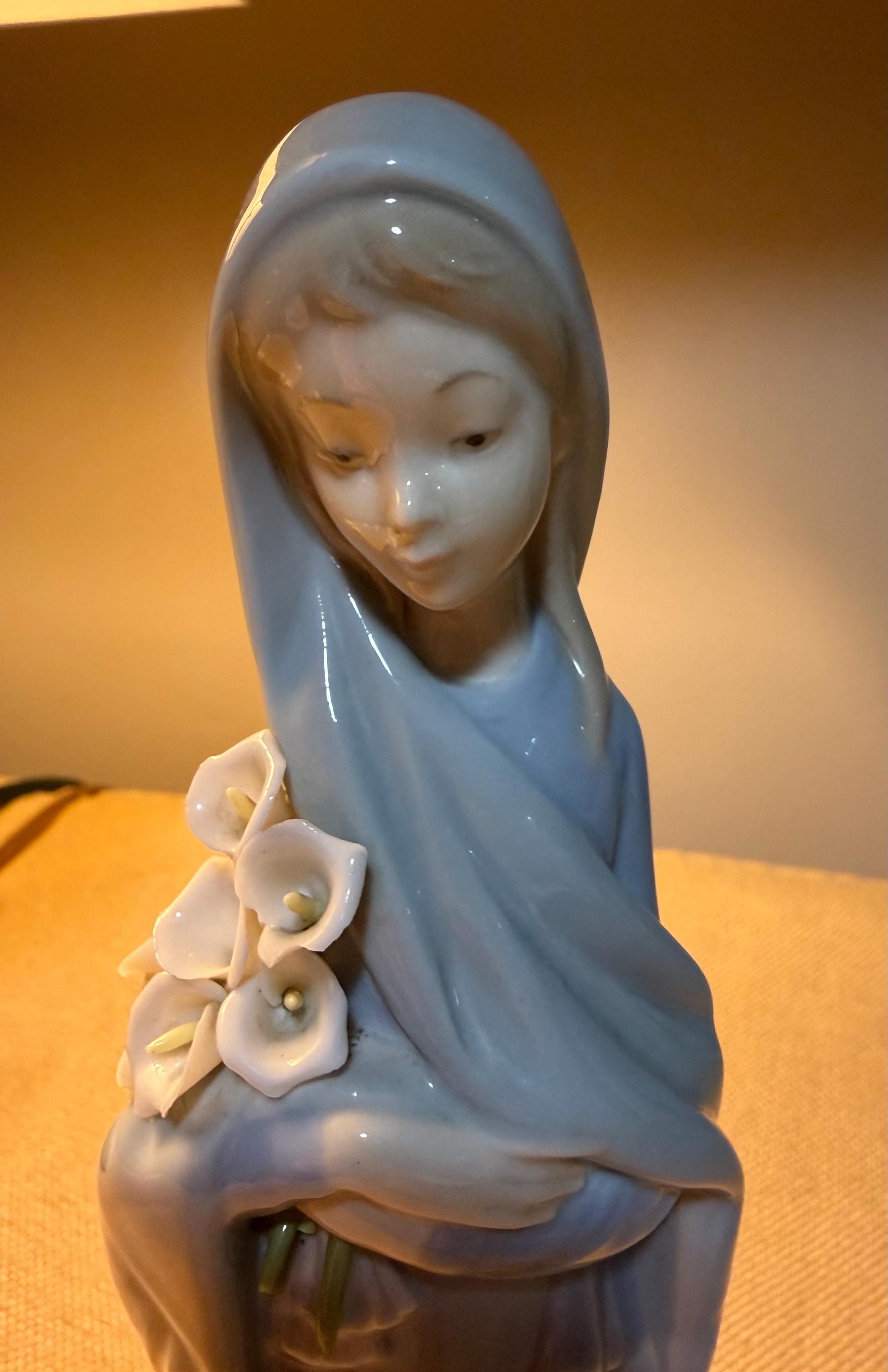 リヤドロ リリィと少女 GIRL WITH LILIES Lladro Figurines Girl With Lilies - Etsy