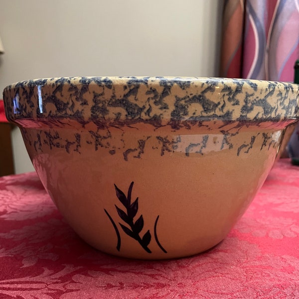 ROSEVILLE POTTERY OHIO U.S.A. Blue Wheat Trim 8” Diameter Earthenware Mixing Bowl