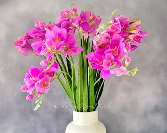 Tallo de fresia fucsia de tacto real: arreglo floral de látex artificial