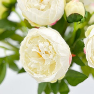 Real Touch vit pionstjälk: Lyxig konstgjord blomsterdekoration 5 stems