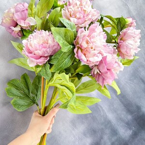 Lila pion sidenstjälk: Realistisk fransk blomsterdekor bild 6
