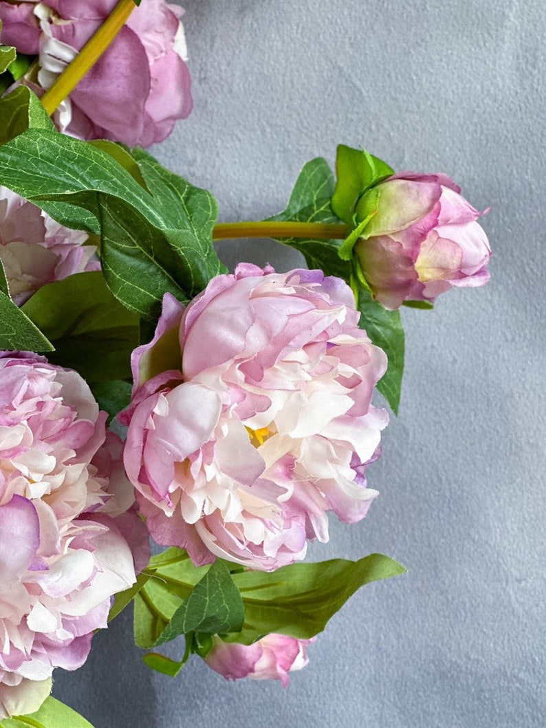 Lila pion sidenstjälk: Realistisk fransk blomsterdekor bild 3