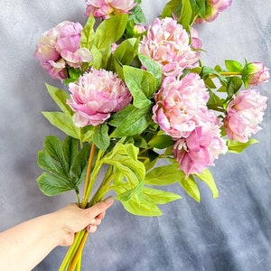 Lila pion sidenstjälk: Realistisk fransk blomsterdekor bild 7